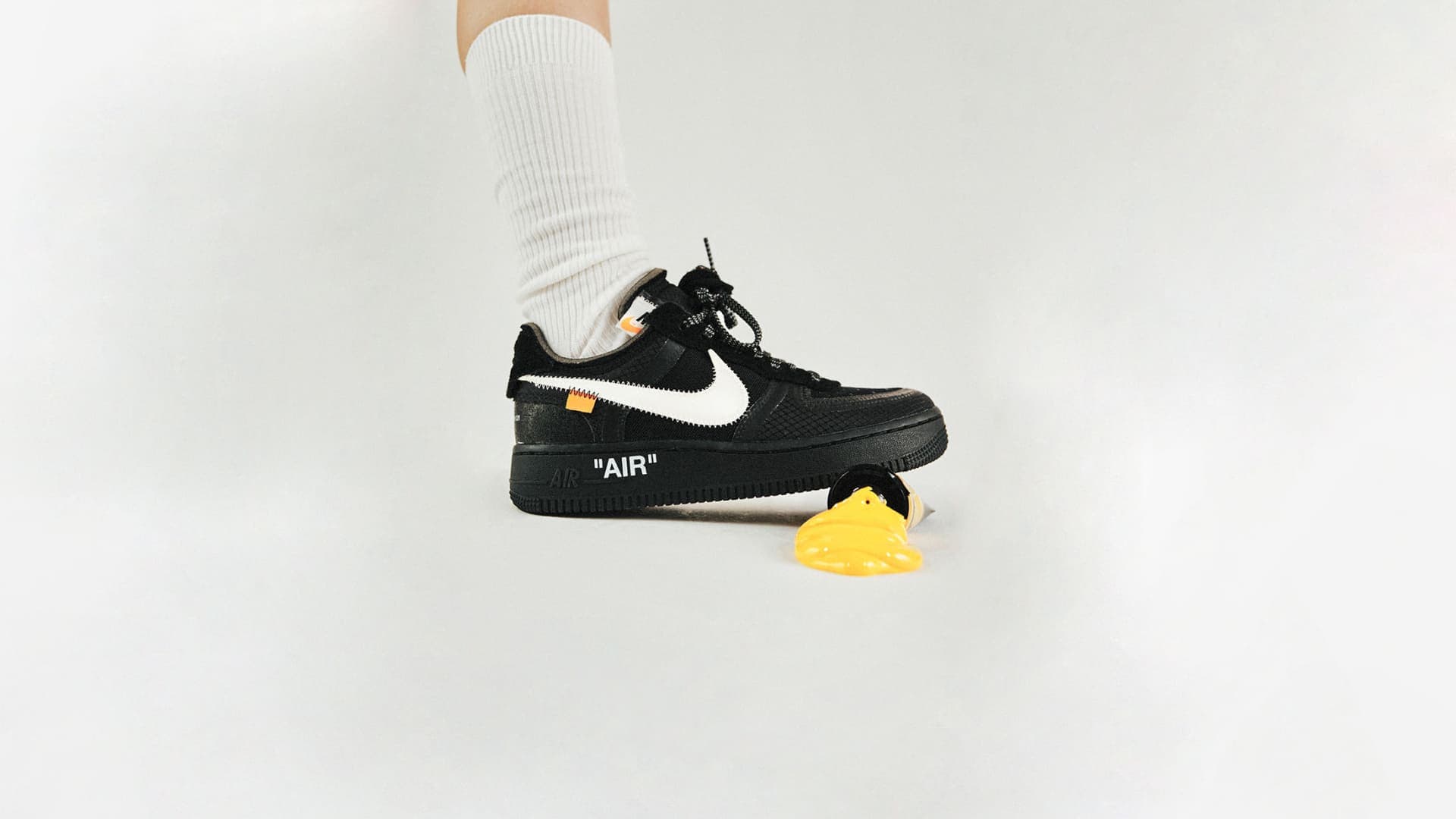 The first sneaker rental app.

Online on App Store.